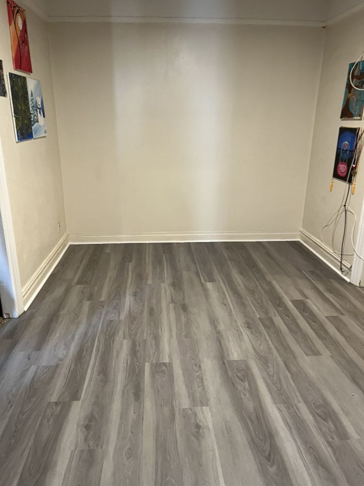 Large format porcelain tile in American luxury kitchen